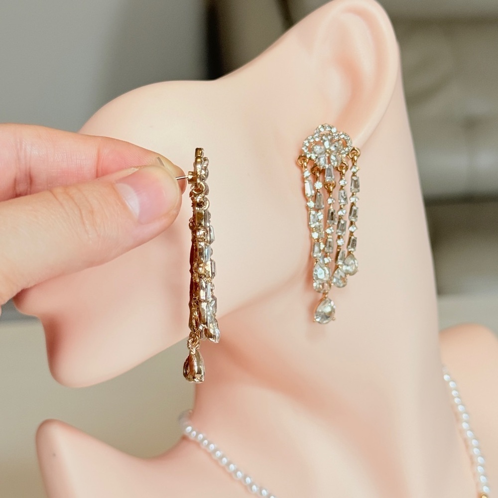 ⚜️ Elegant Gold and Silver Dangle Earrings - Picture 4 of 8